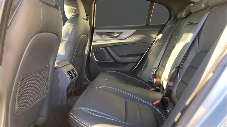 Jaguar XE 2.0 D200 R-Dynamic SE 4dr Auto Diesel Saloon